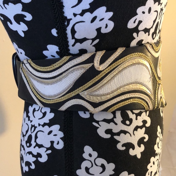 ⭐️ Vintage Salena’s Collection 1989 Wide Waist Super-heroine Curvy Belt - Picture 3 of 15